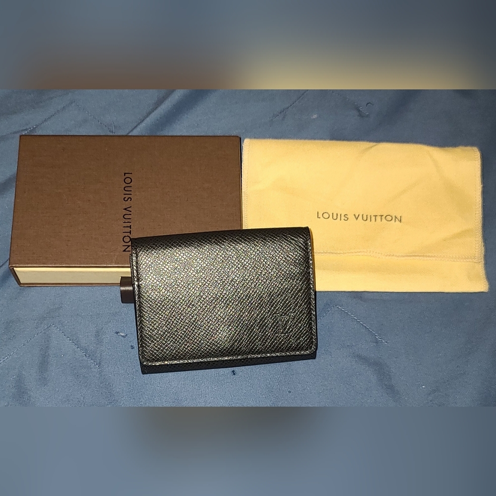 Authentic louisvuitton epi black card case - Picture 1 of 6